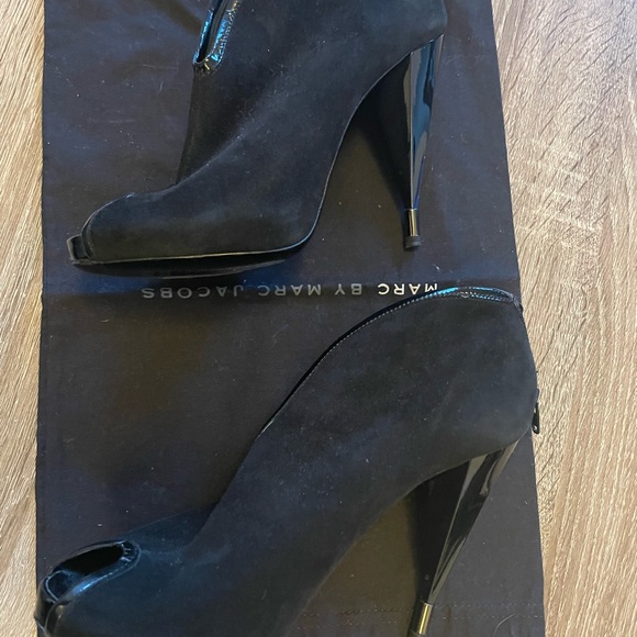 MARC JACOBS Suede Ankle Booties in Black Italy 37.5 US 7.5 - Picture 6 of 9
